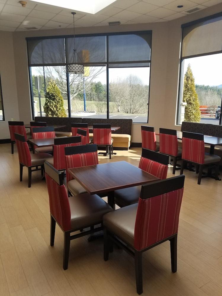 Comfort Inn North of Asheville photo 59