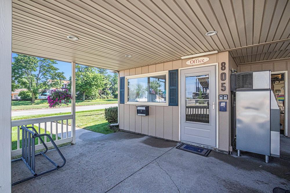 Ludington Pier House photo 11
