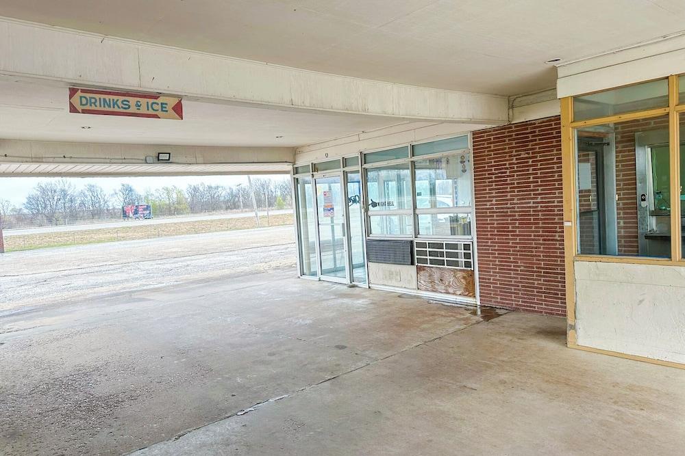 Shamrock Kings Inn By Oyo Marked Tree I-555 photo 14