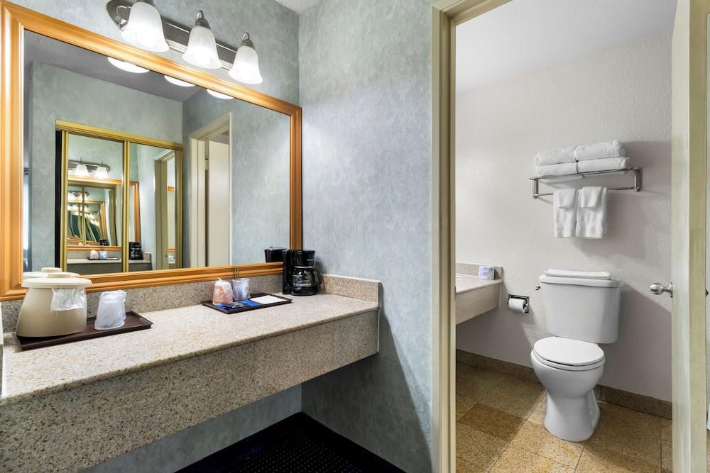 Hiltop Hotel photo 14