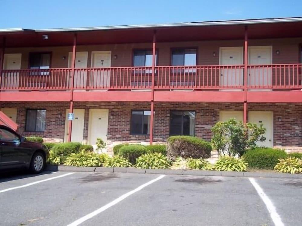 Naugatuck Motor Lodge photo 4