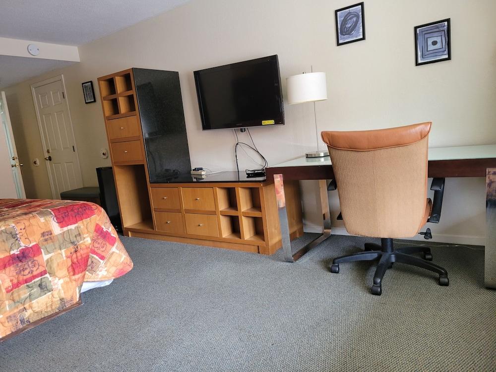 Surrey Inn Ashland photo 24