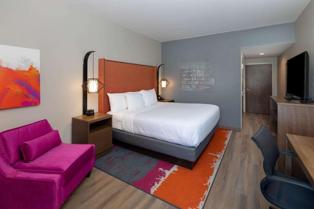 La Quinta Inn & Suites by Wyndham Perry photo 27