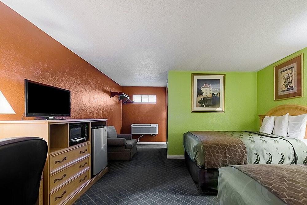 Highway Inn photo 12