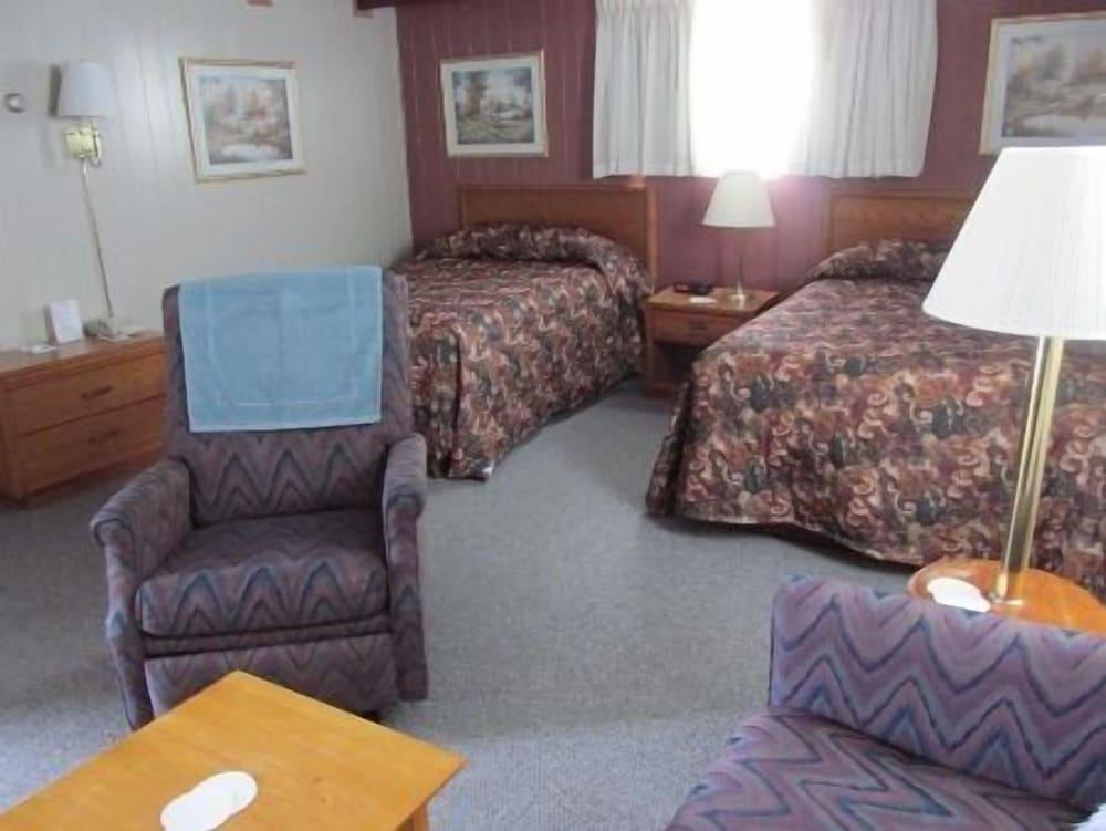 Elms Motel photo 2