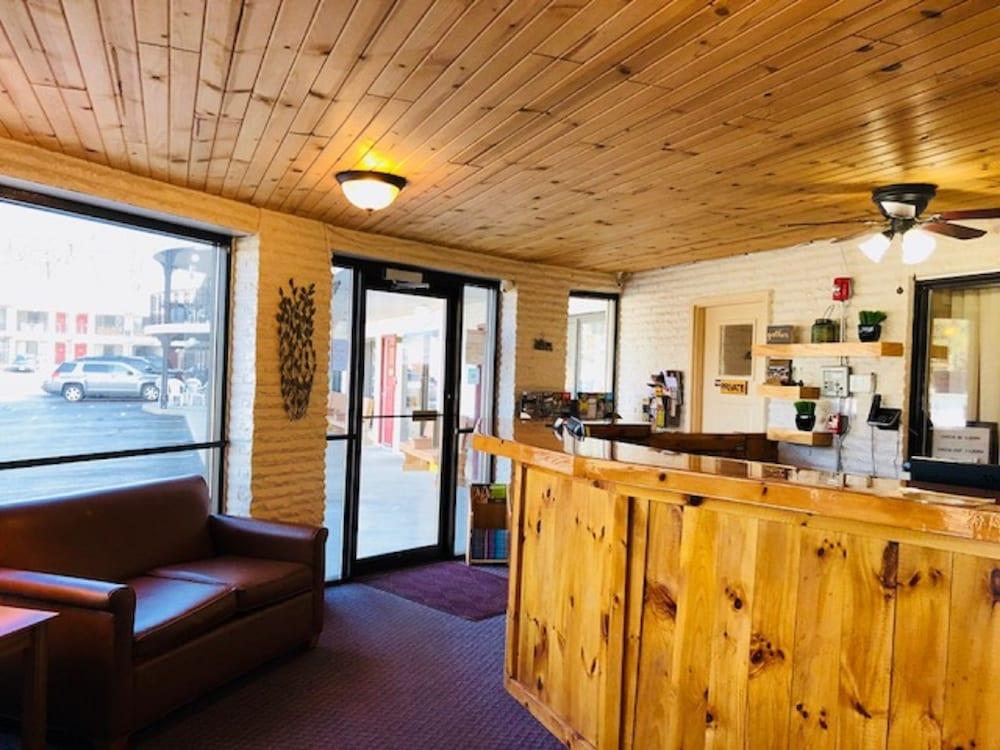 Amber's Inn & Suites photo 19