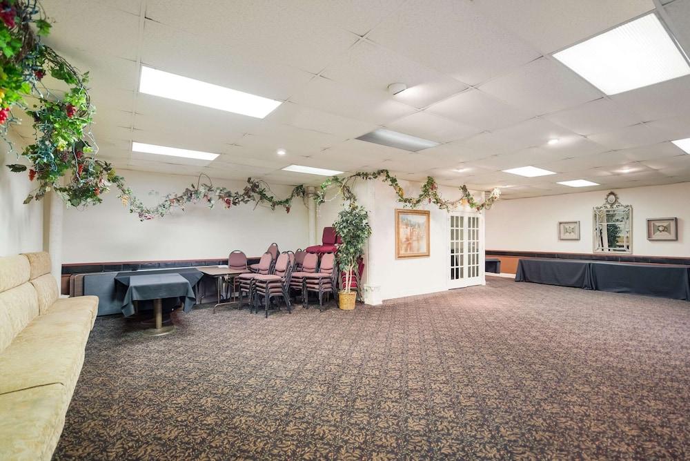 Quality Inn & Suites Lufkin photo 31