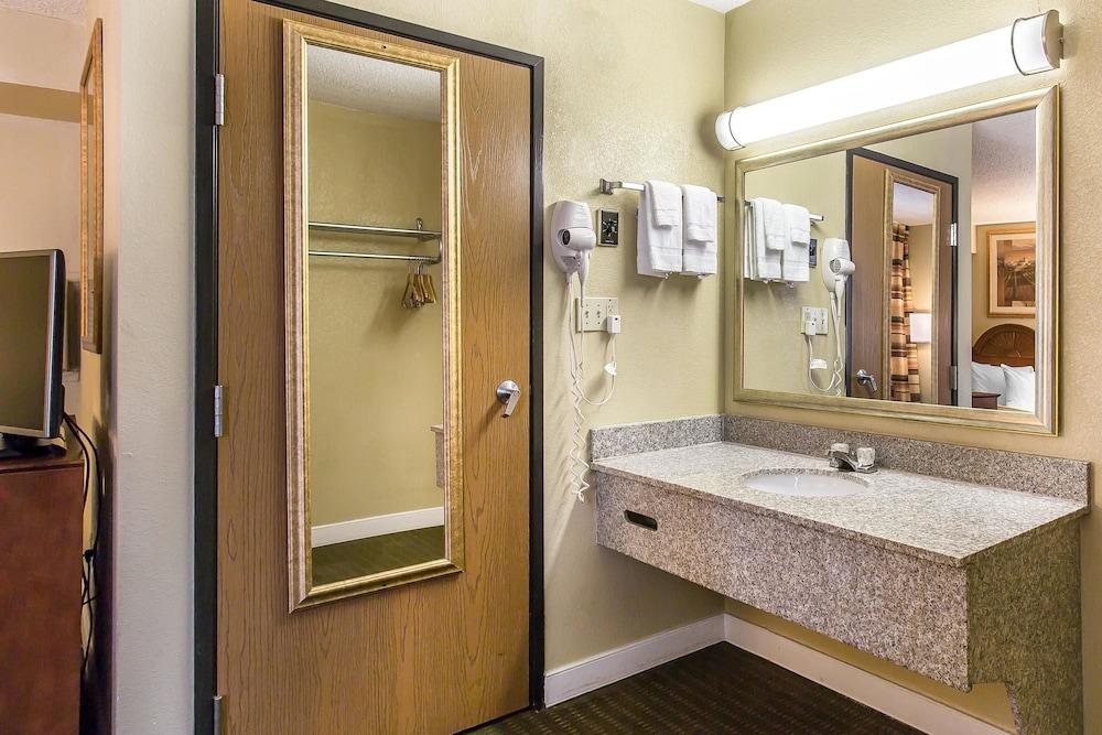Rodeway Inn photo 4
