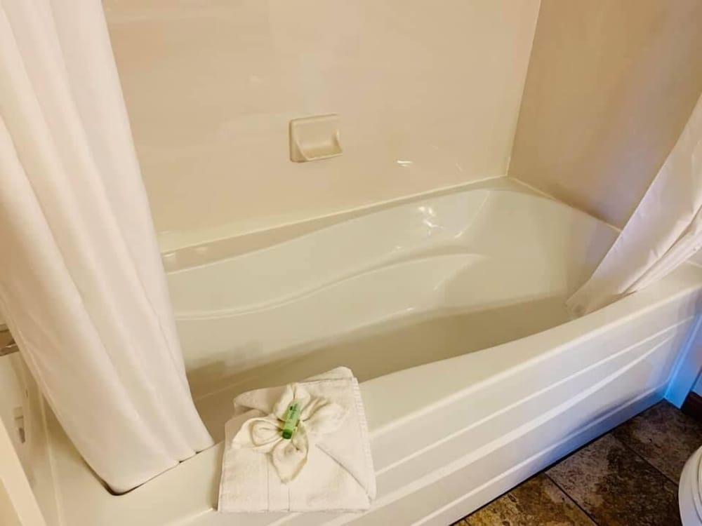 CB&M Executive Suites photo 43