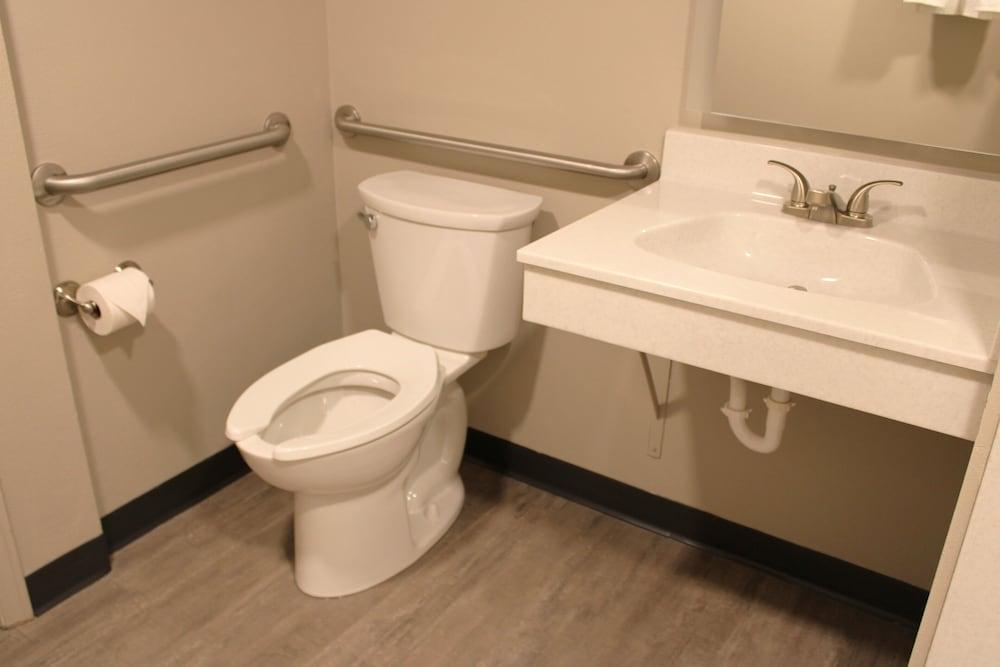 Boarders Inn & Suites photo 8