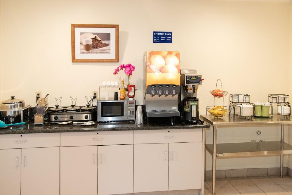Microtel Inn & Suites by Wyndham Lodi/North Stockton photo 37