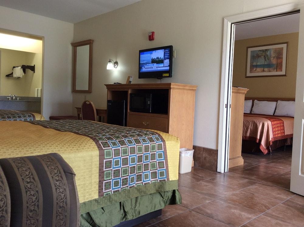 Texas Inn Weslaco photo 12