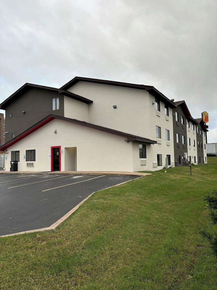 Super 8 Springfield North I-44 photo 1