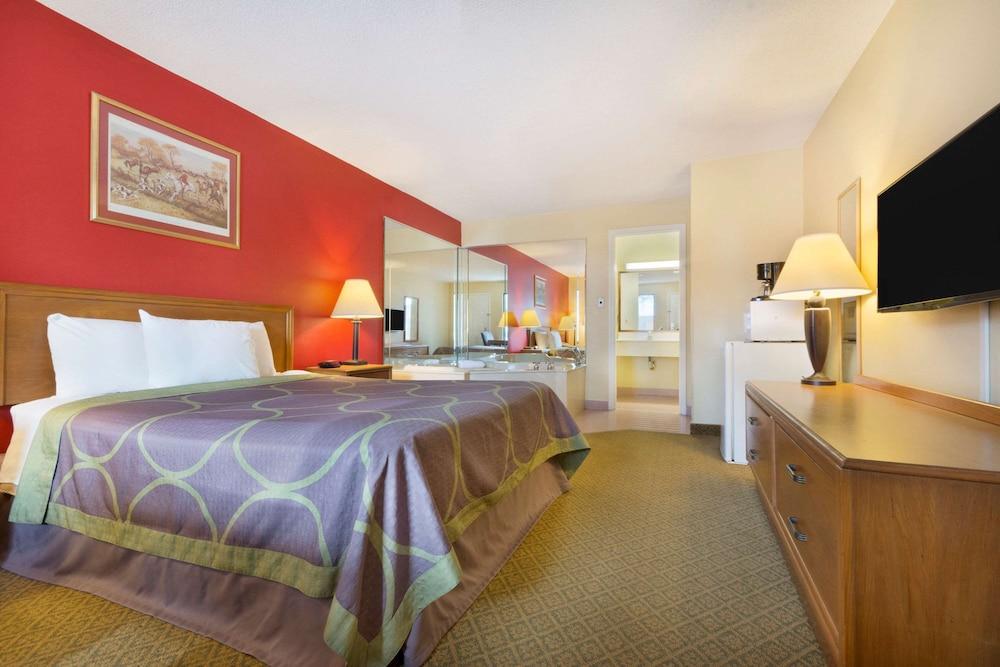 Super 8 by Wyndham Lancaster photo 13