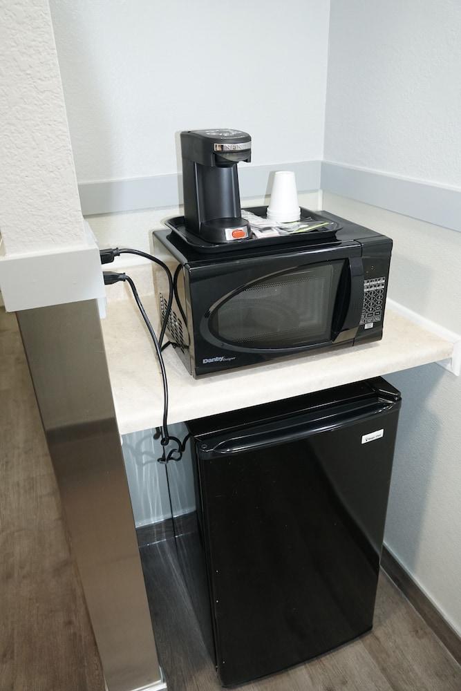 Best Motel photo 6