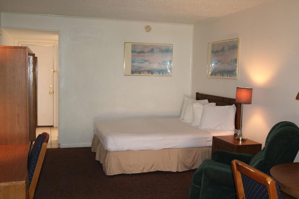 Friendship Inn photo 24