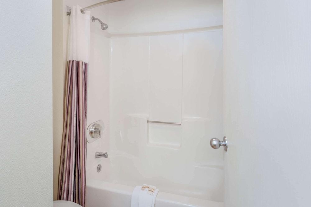 La Quinta Inn & Suites by Wyndham Jacksonville Mandarin photo 22