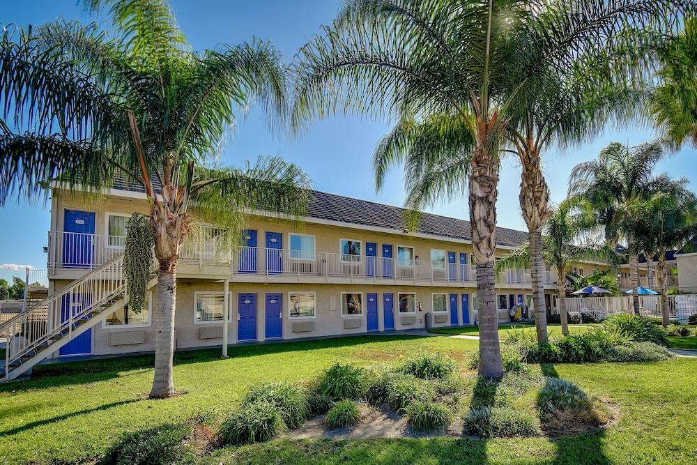 Motel 6 Riverside, CA - South photo 28