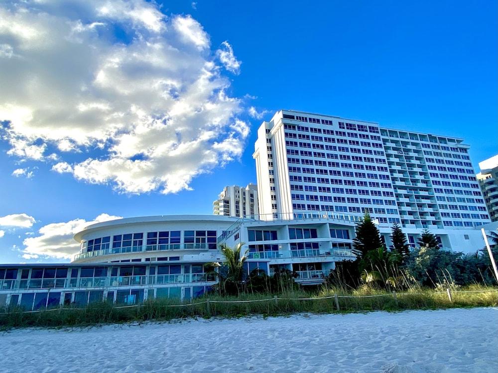 Direct ocean front condo Miami Beach photo 1