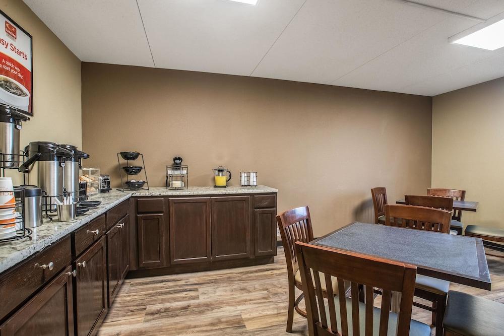Econo Lodge photo 22