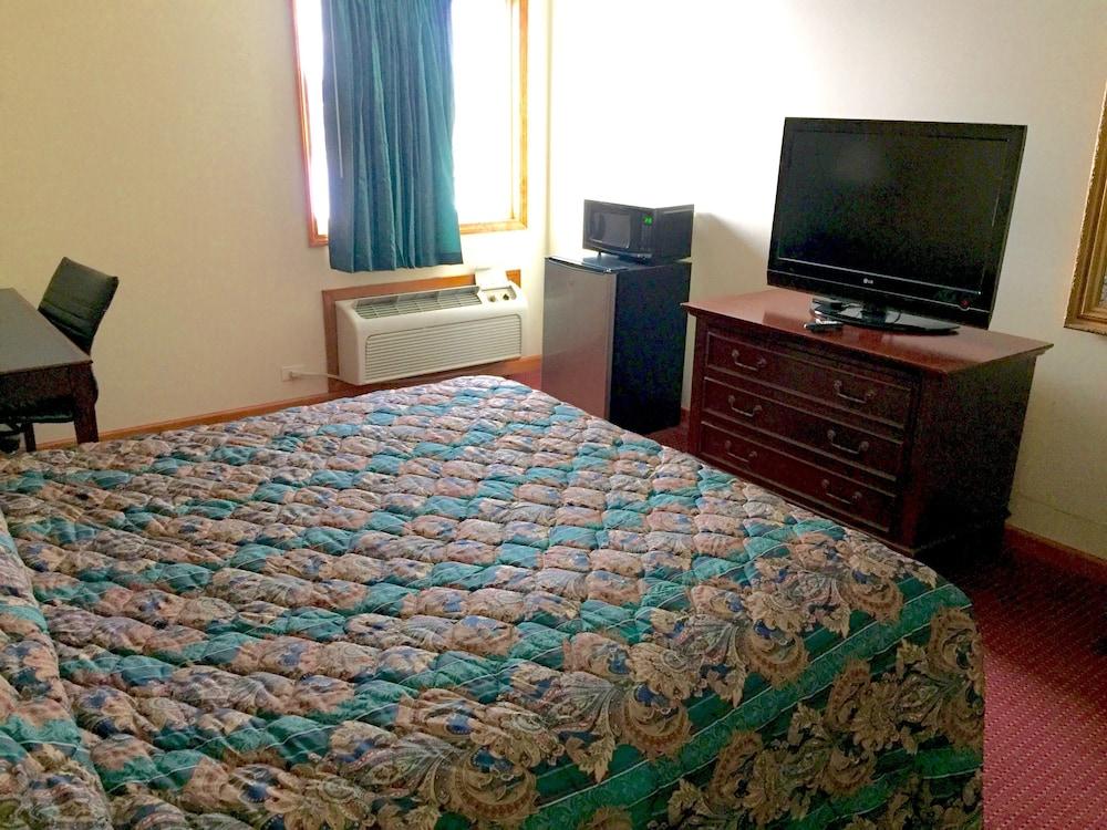 Executive Inn and Suites photo 12
