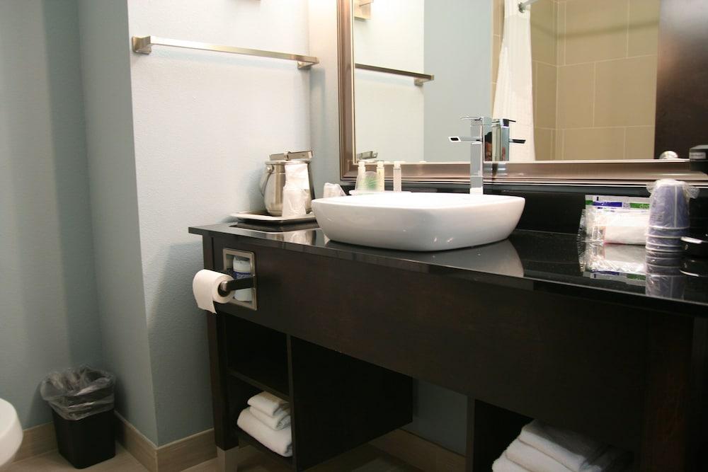 Holiday Inn Express and Suites Corpus Christi North by IHG photo 9