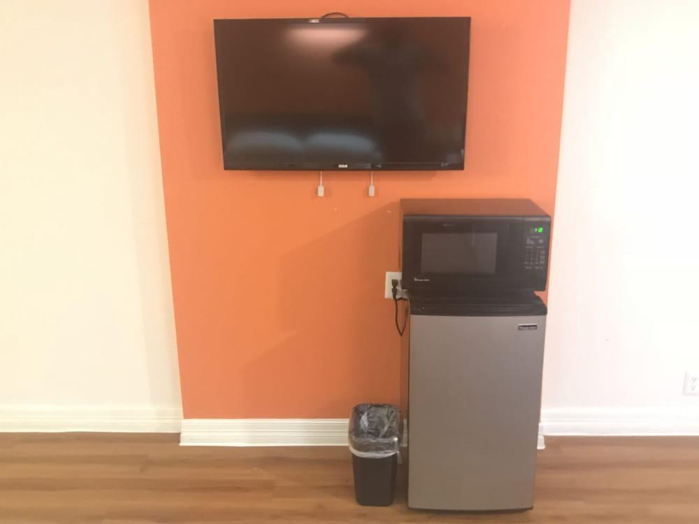 Motel 6 Houston, TX - East photo 19