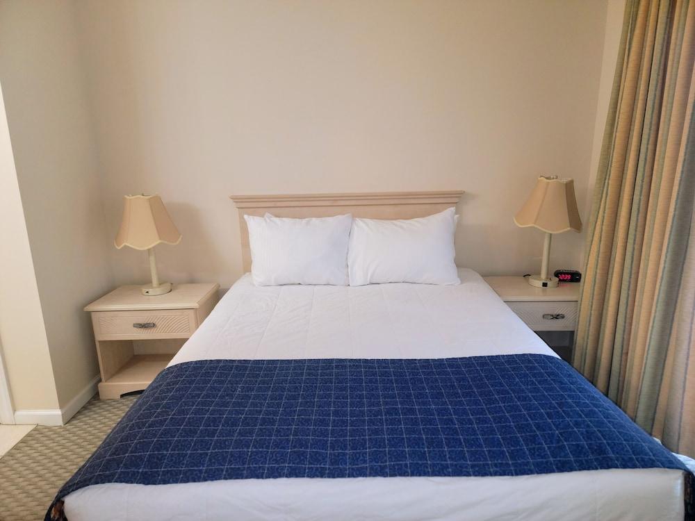 Beaufort Harbour Suites photo 41