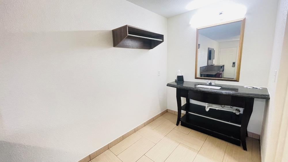 Budget Inn photo 7