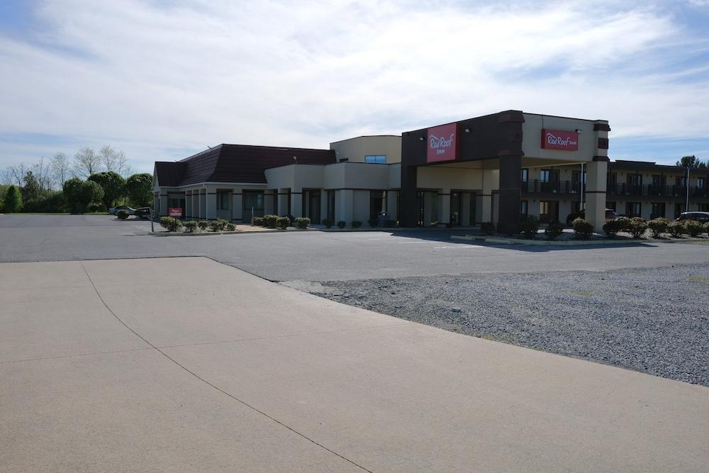 Red Roof Inn Staunton photo 17