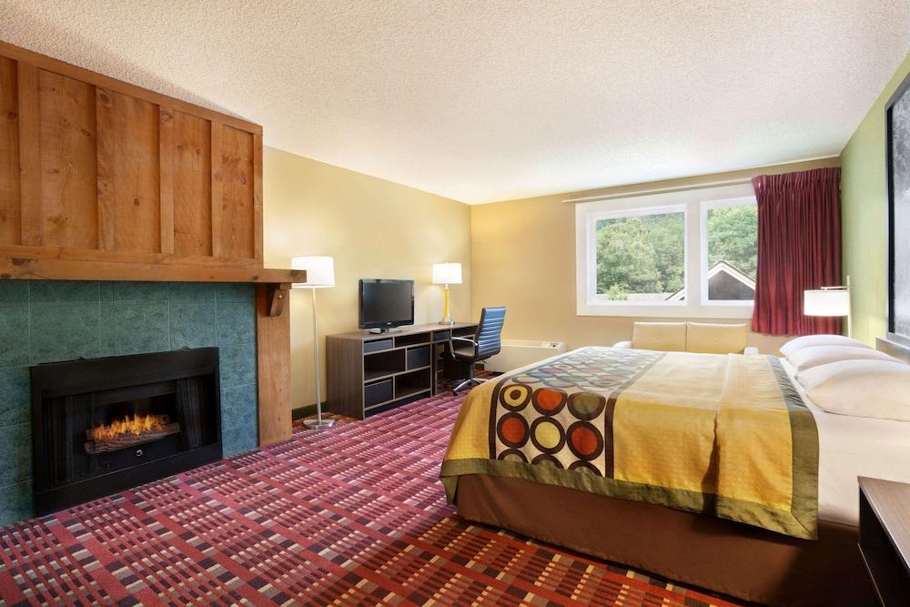 Super 8 by Wyndham Cherokee photo 12