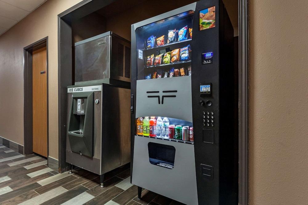 Quality Inn Redgranite photo 23