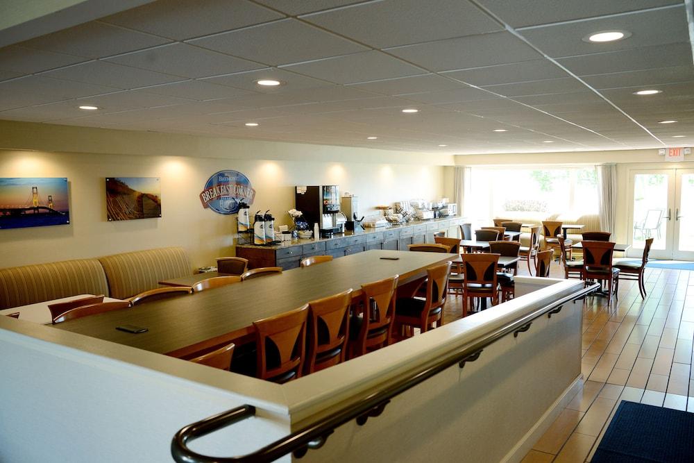 Baymont by Wyndham St. Ignace Lakefront photo 32