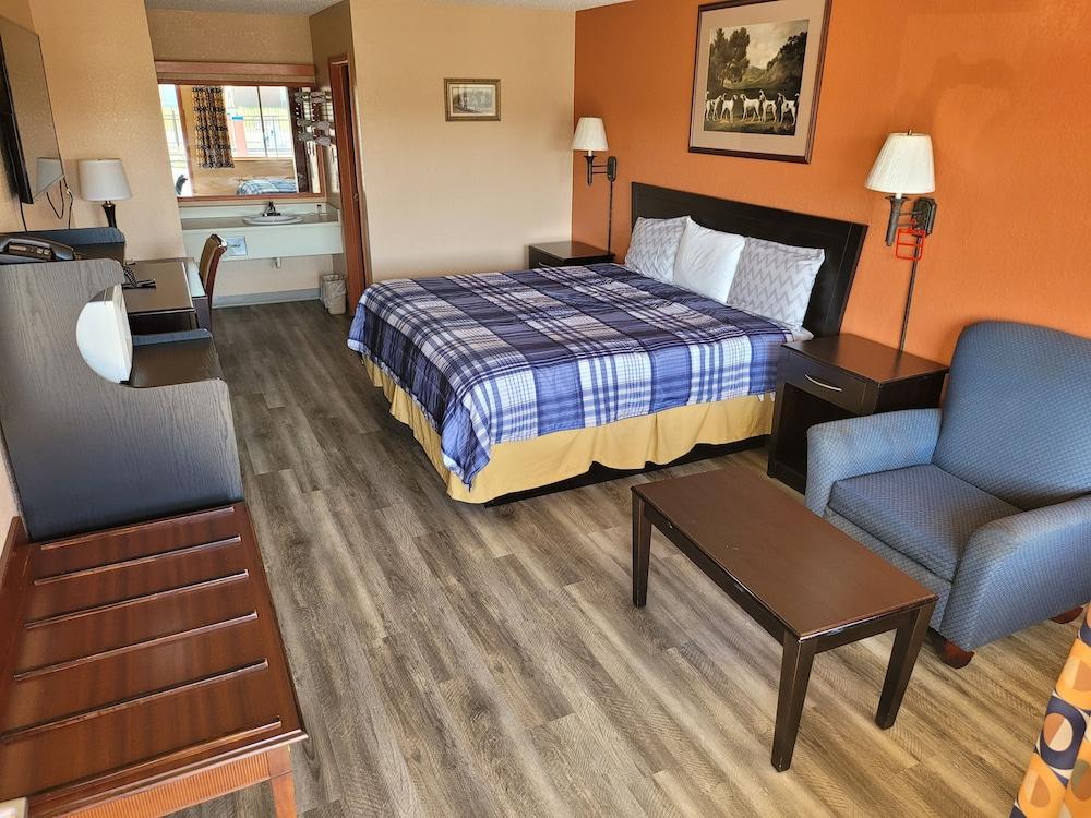 Budget Host Inn Eastland photo 11