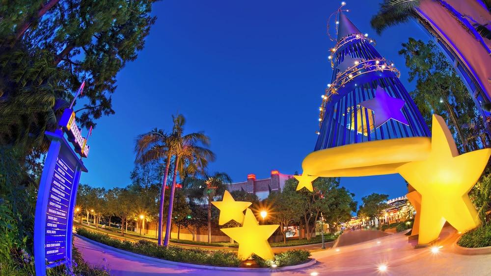 Disneyland Hotel photo 16