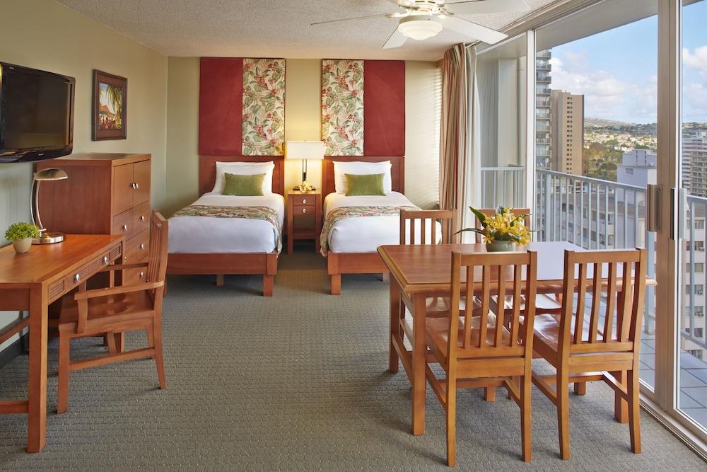 Pacific Monarch Hotel photo 10
