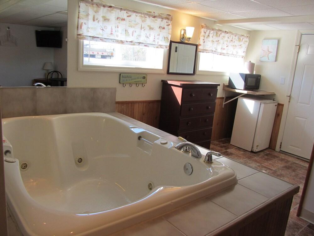 Green Dolphin Motel photo 34