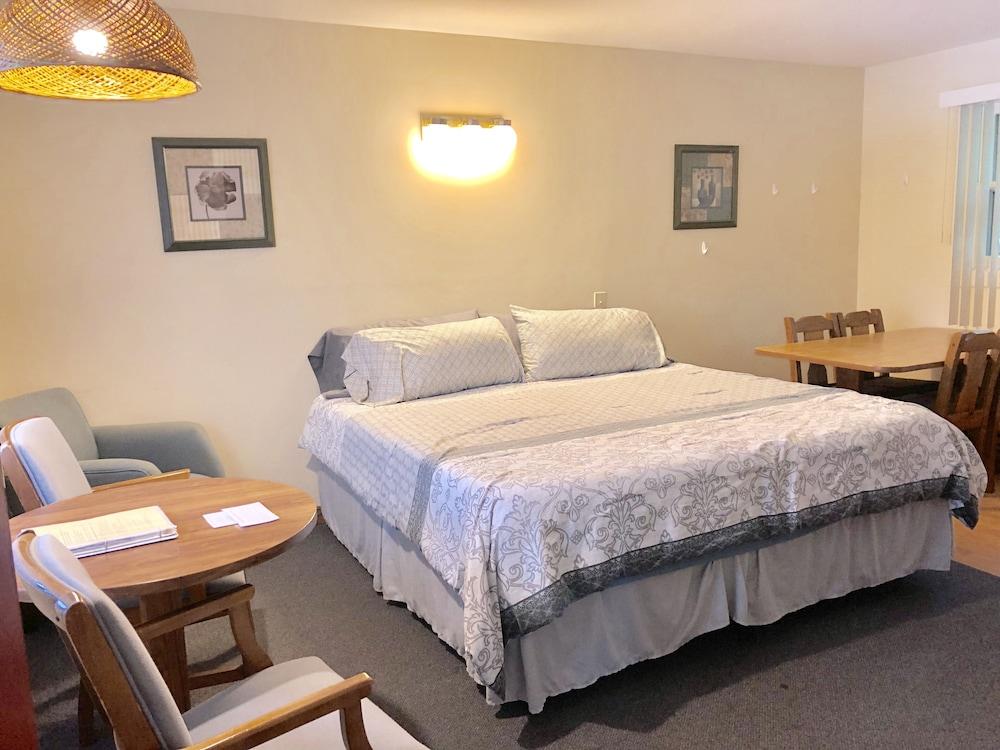 Boulder's Resort photo 3