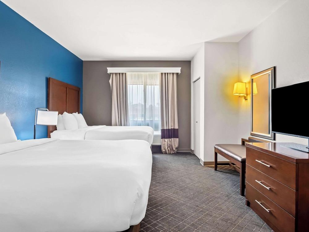 Comfort Suites Lindale - Tyler North photo 8