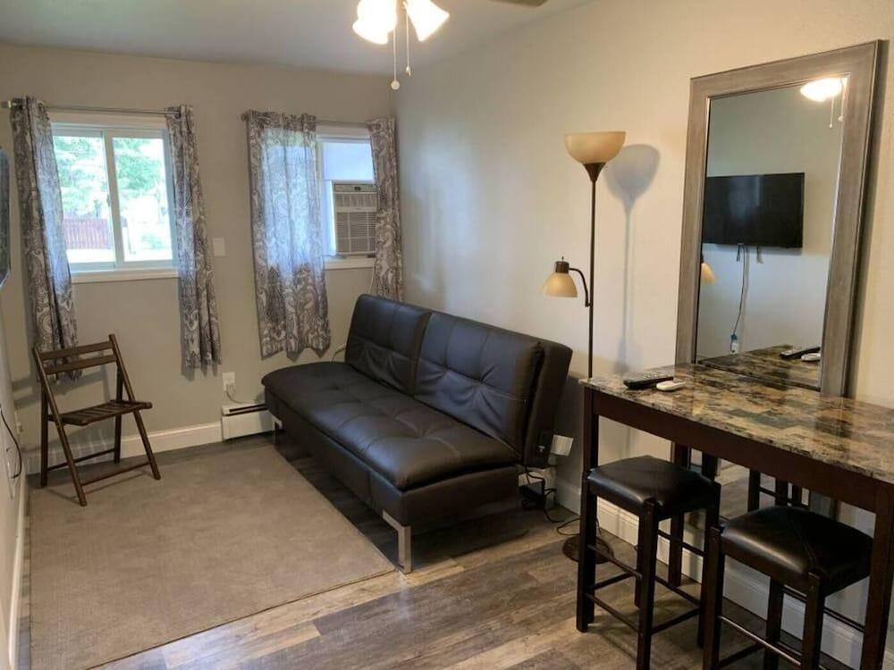 Lakeside Motel — hotel in Ashland