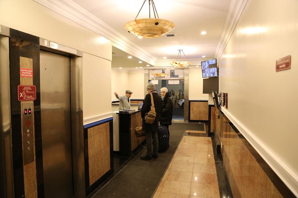The Nomad Suites & Apartments photo 2