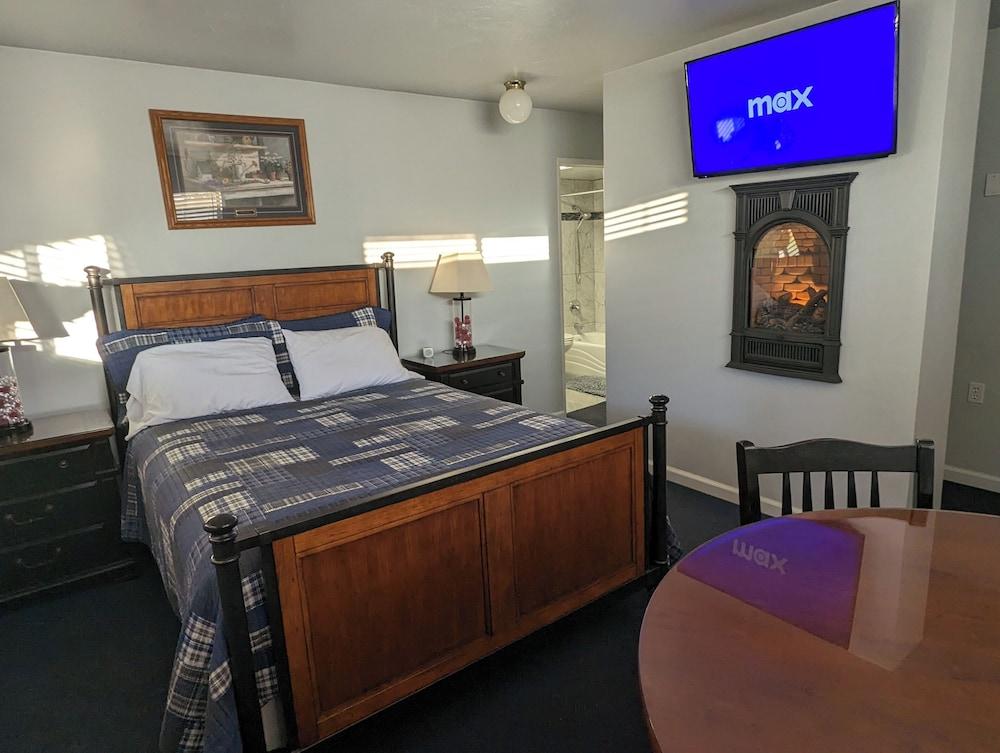 Majestic Rockies Motel photo 23