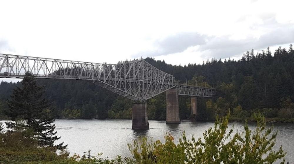 Bridge of The Gods photo 7