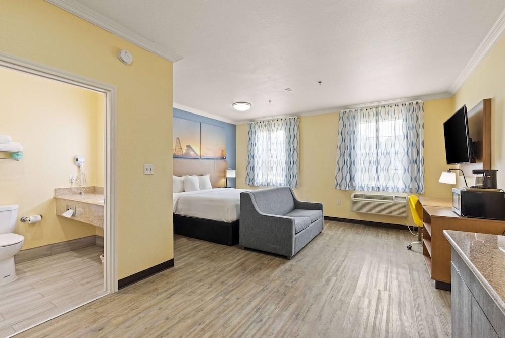 Days Inn & Suites by Wyndham Euless DFW Airport South photo 67