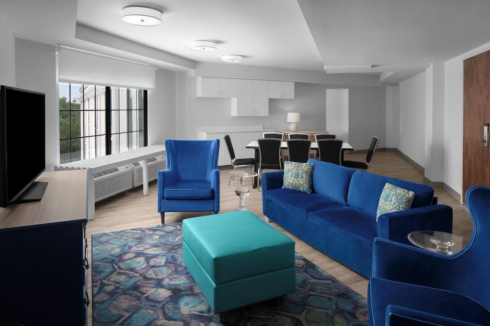 Hotel Indigo Mount Pleasant by IHG photo 4
