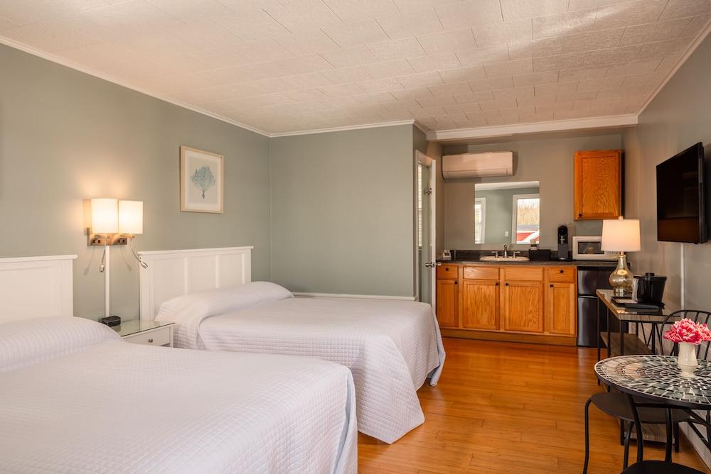 Eagle House Motel photo 17