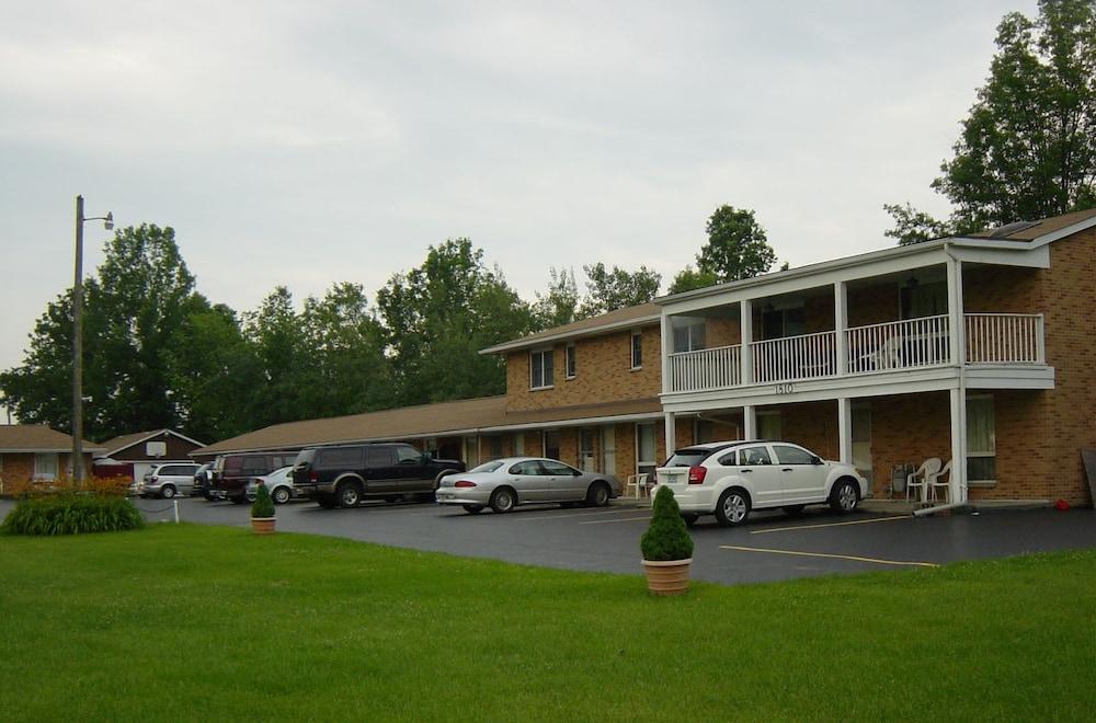 Chateau Motor Lodge photo 11
