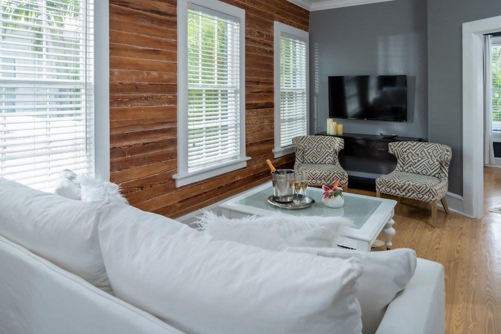 Alexanders Guesthouse - Adult Exclusive, LGBTQ Friendly photo 65