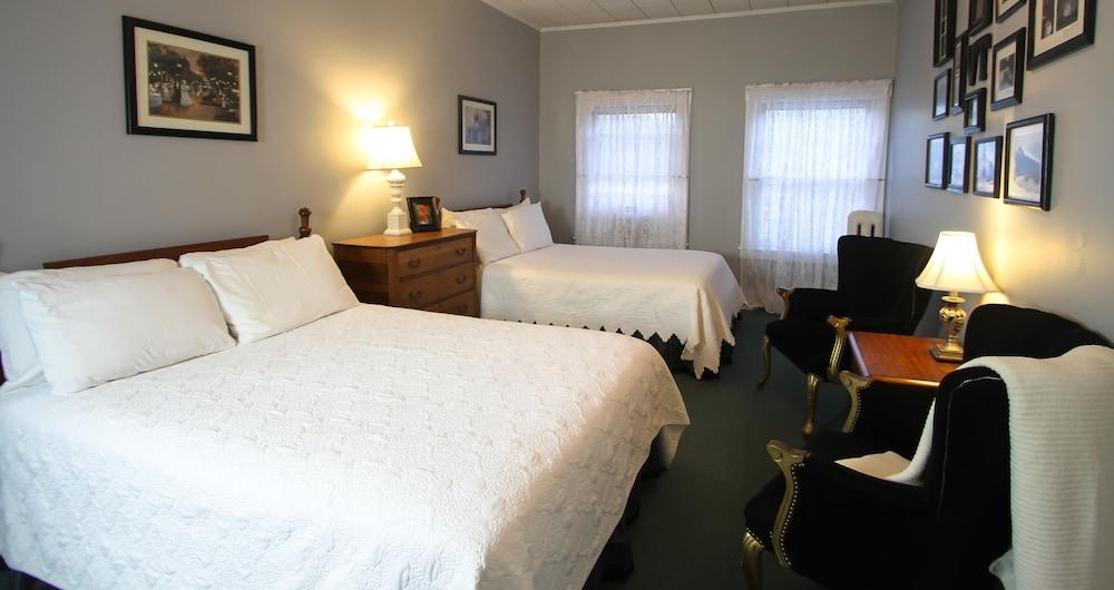 Fullerton Inn photo 15
