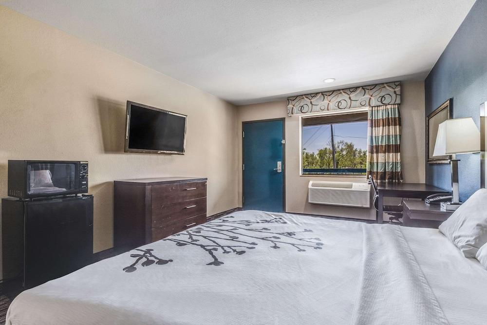 Econo Lodge Inn & Suites Enid South photo 23